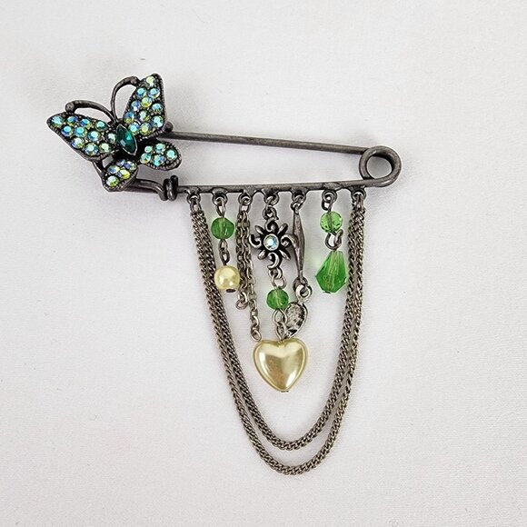 Butterfly Safety Pin Brooch Heart & Chain Charms Whimsical Y2K Girly Fashion - Picture 3 of 8